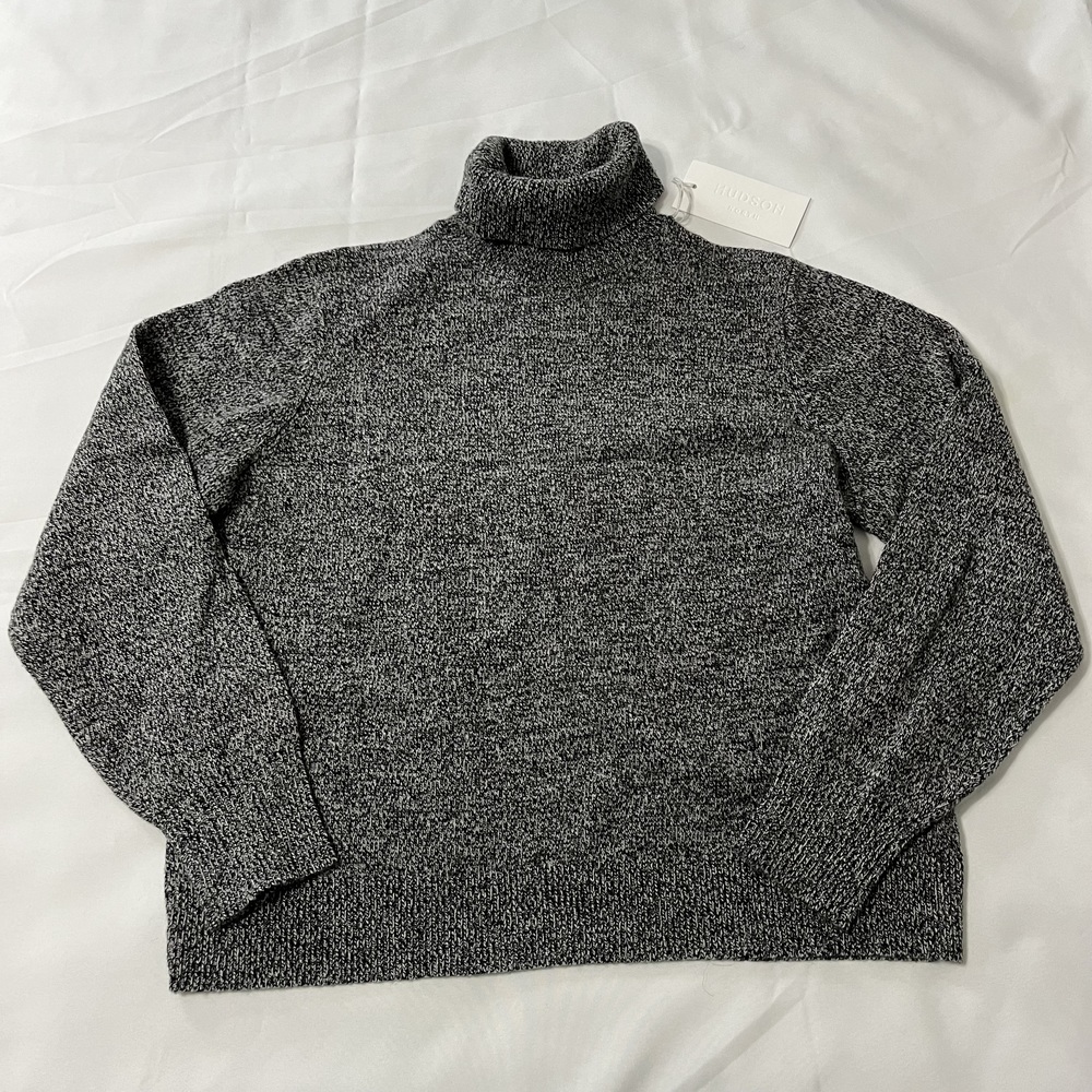 🟡 Hudson North Turtleneck